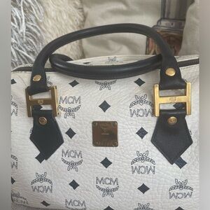 COA⭐️MCM WHITE BOSTON BAG W/MCM STRAP⭐️BEAUTIFUL-CONDITION⭐️💯AuThEnTiC